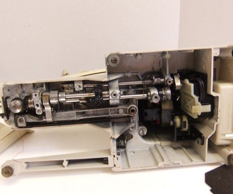 Singer Stylist 534 Sewing Machine w/Case Manual Very Good Working